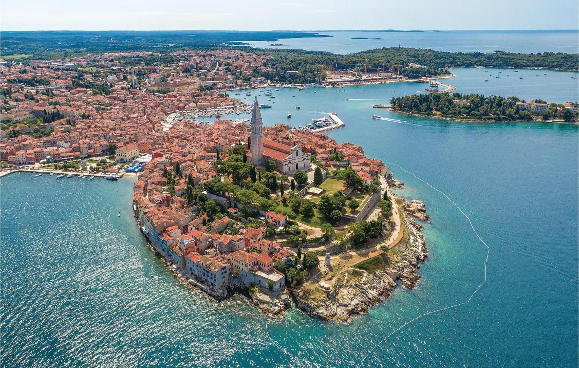 Amazing Apartment In Rovinj With Wifi ภายนอก รูปภาพ